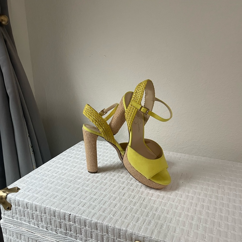 5”Heel, 1”Platform. Condition: Pre-Owned. Very Good. Mild to no general wear.